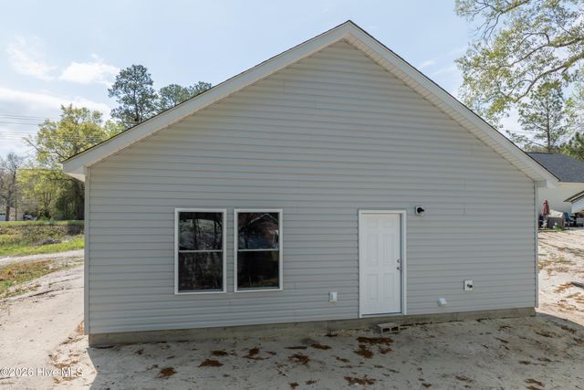 163 Wheeler Creek Road, Sneads Ferry, NC 28460