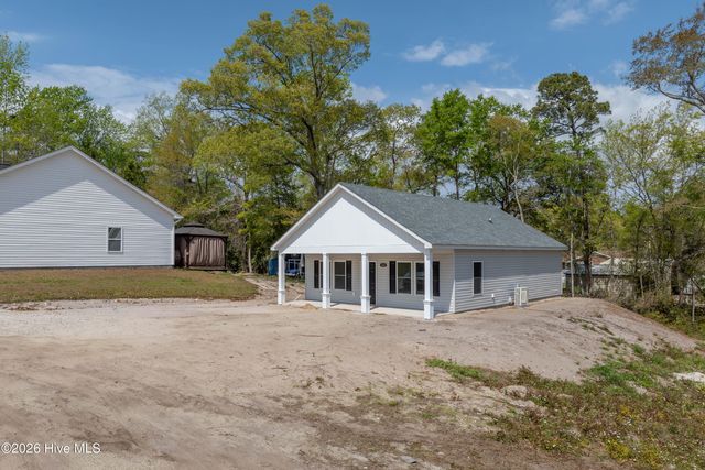 163 Wheeler Creek Road, Sneads Ferry, NC 28460