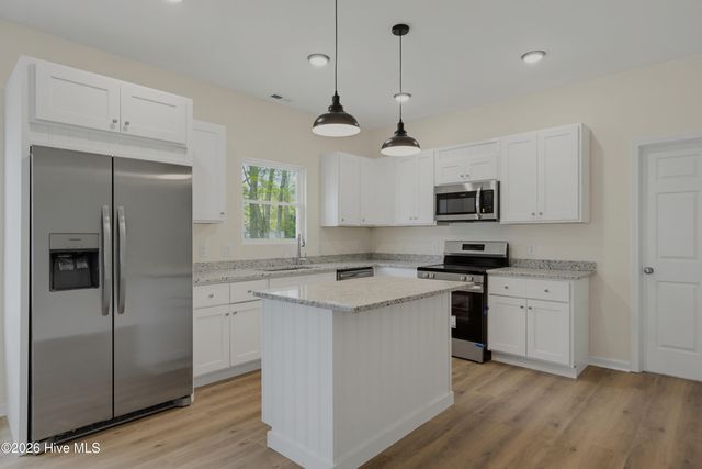 163 Wheeler Creek Road, Sneads Ferry, NC 28460