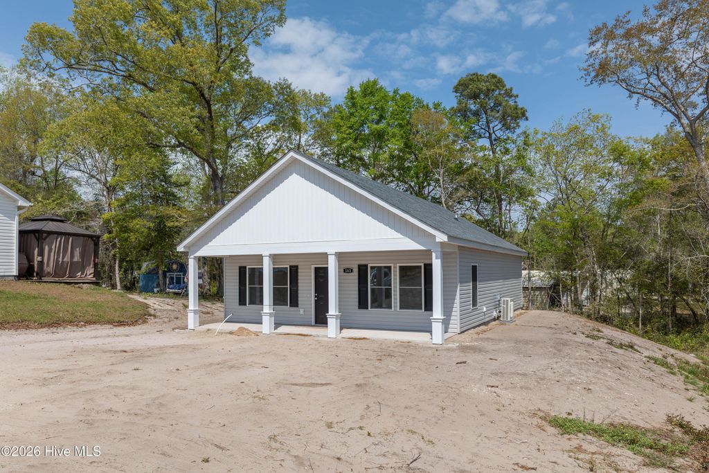 163 Wheeler Creek Road, Sneads Ferry, NC 28460