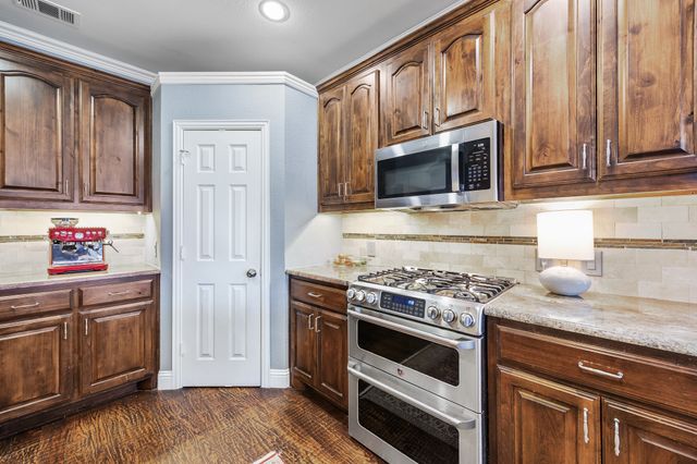 2928 Newport Drive, Rockwall, TX 75032