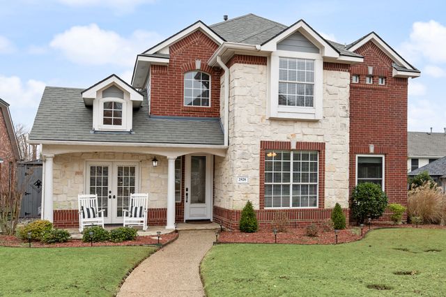 2928 Newport Drive, Rockwall, TX 75032