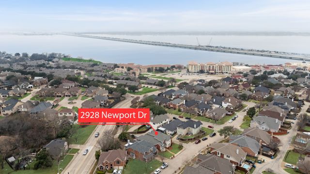 2928 Newport Drive, Rockwall, TX 75032
