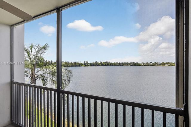 117 Lake Emerald Dr 409, Oakland Park, FL 33309