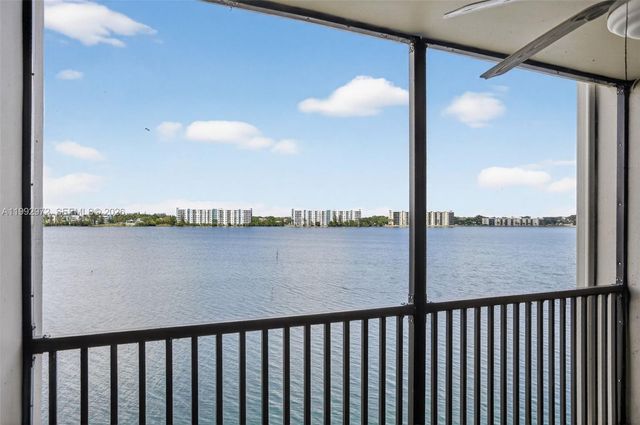 117 Lake Emerald Dr 409, Oakland Park, FL 33309