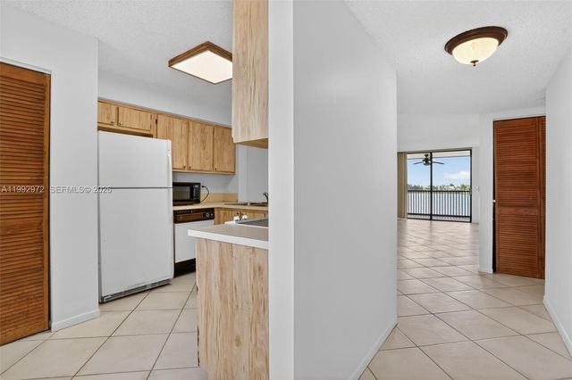 117 Lake Emerald Dr 409, Oakland Park, FL 33309