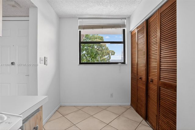 117 Lake Emerald Dr 409, Oakland Park, FL 33309