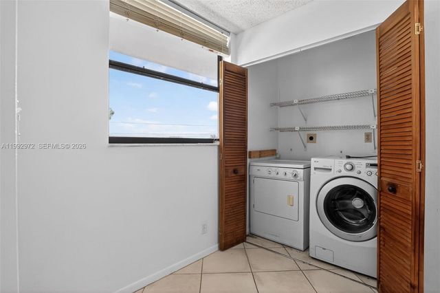 117 Lake Emerald Dr 409, Oakland Park, FL 33309