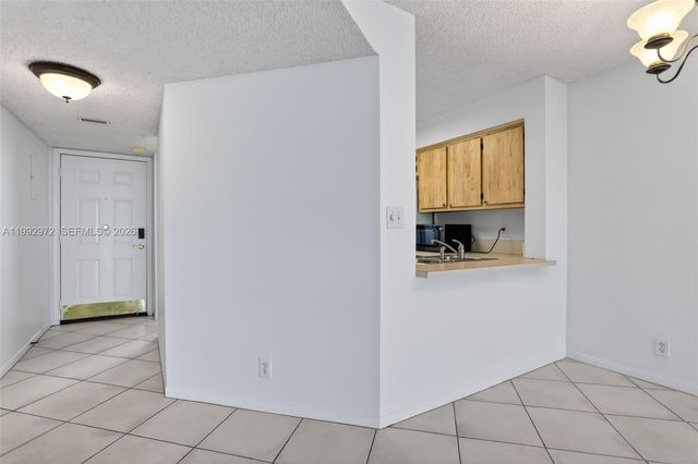 117 Lake Emerald Dr 409, Oakland Park, FL 33309