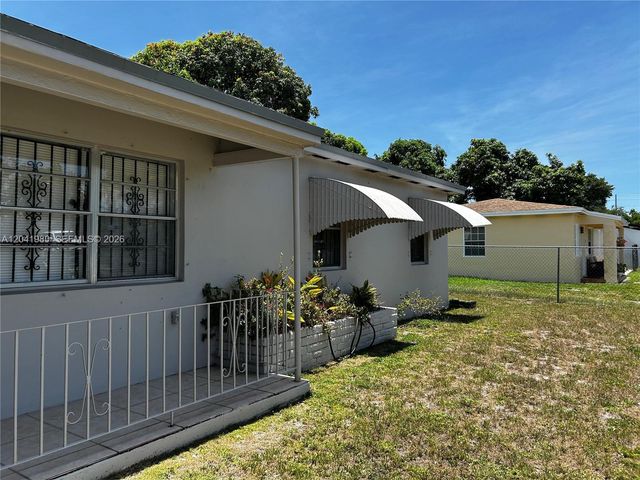 295 NW 189th Ter, Miami Gardens, FL 33169