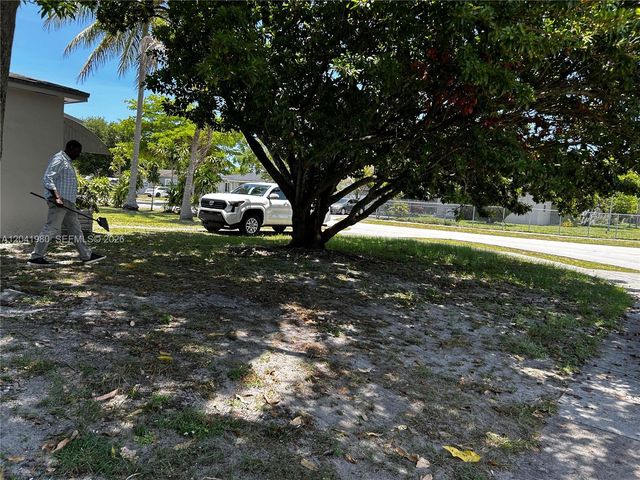 295 NW 189th Ter, Miami Gardens, FL 33169