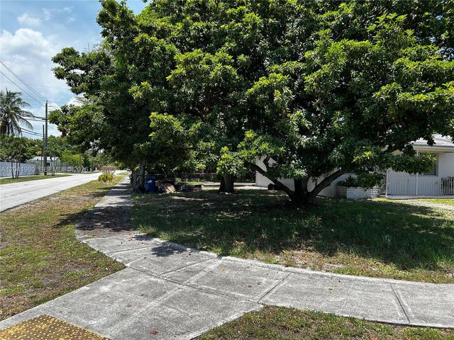 295 NW 189th Ter, Miami Gardens, FL 33169