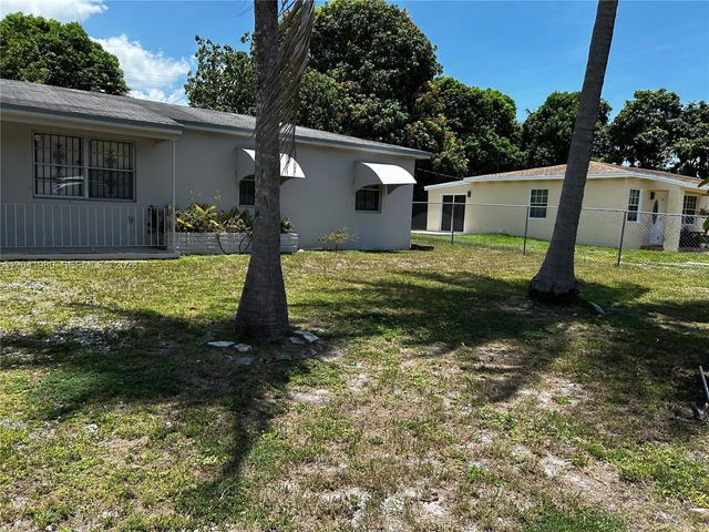 295 NW 189th Ter, Miami Gardens, FL 33169