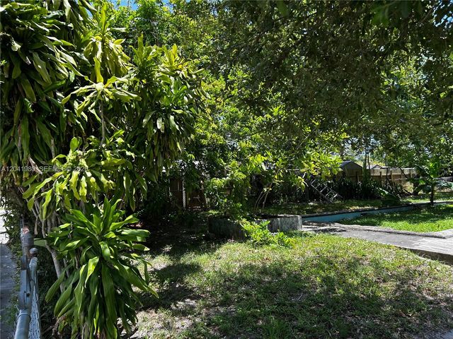 295 NW 189th Ter, Miami Gardens, FL 33169
