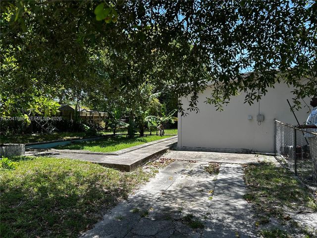 295 NW 189th Ter, Miami Gardens, FL 33169