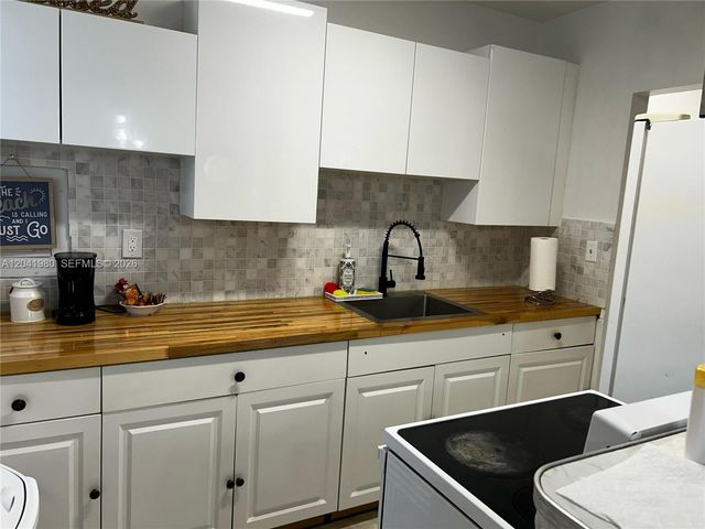 295 NW 189th Ter, Miami Gardens, FL 33169