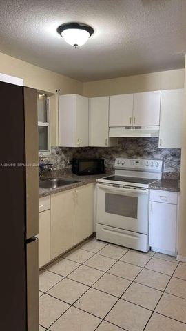455 NW 14th St, Florida City, FL 33034