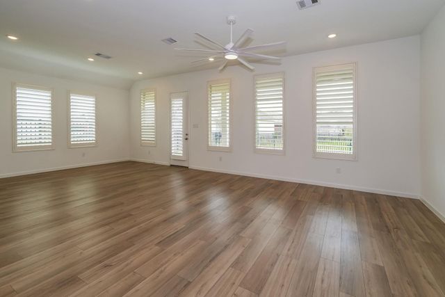 2513 Seneca Lake Drive, Texas City, TX 77568