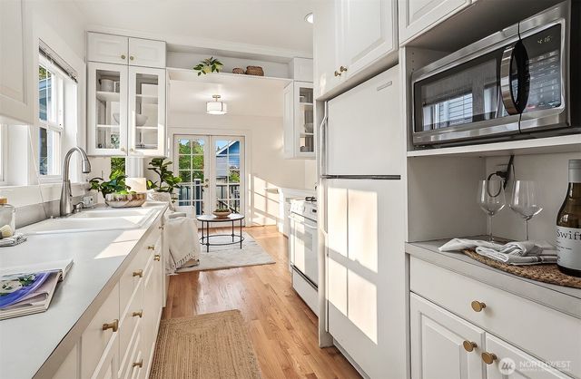 338 NW 79th Street, Seattle, WA 98117