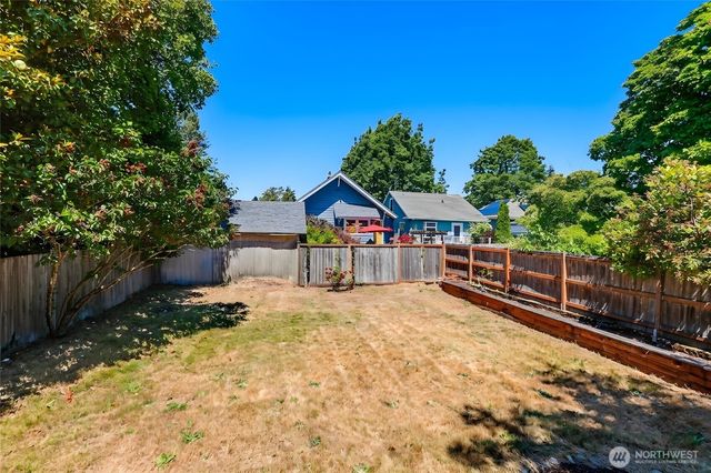 338 NW 79th Street, Seattle, WA 98117