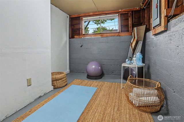 338 NW 79th Street, Seattle, WA 98117