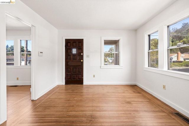3986 Delmont Ave, Oakland, CA 94605
