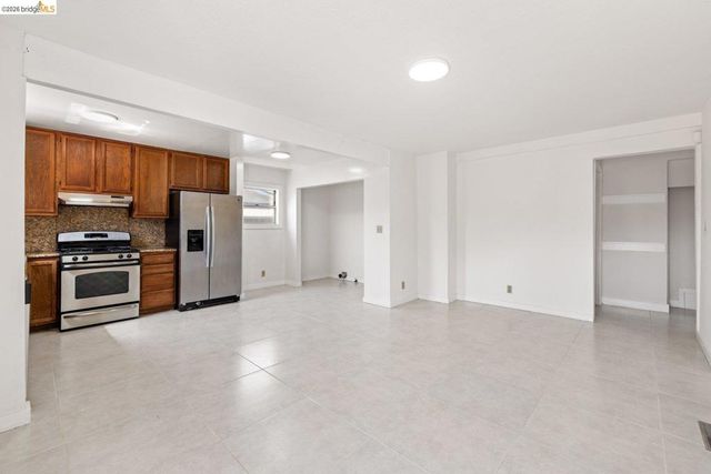 3986 Delmont Ave, Oakland, CA 94605