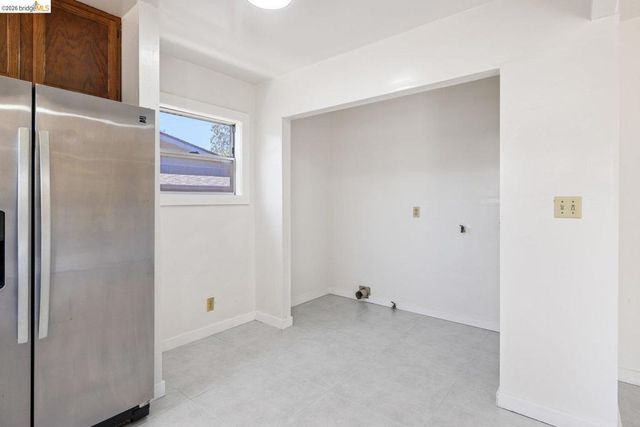 3986 Delmont Ave, Oakland, CA 94605