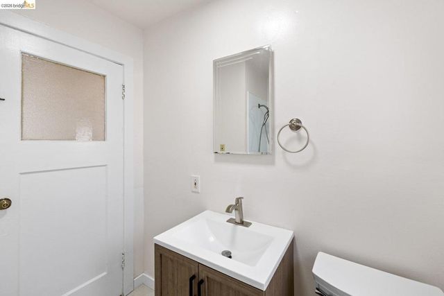 3986 Delmont Ave, Oakland, CA 94605