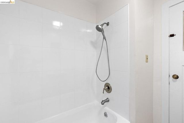 3986 Delmont Ave, Oakland, CA 94605