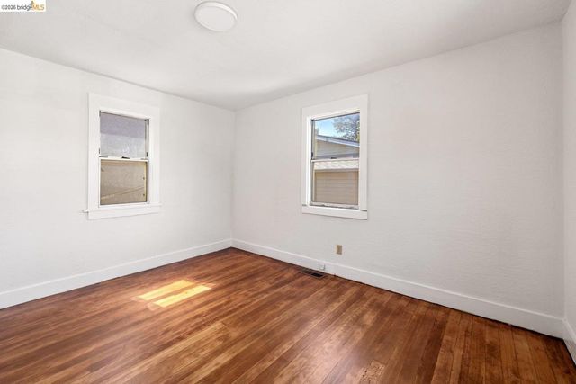 3986 Delmont Ave, Oakland, CA 94605