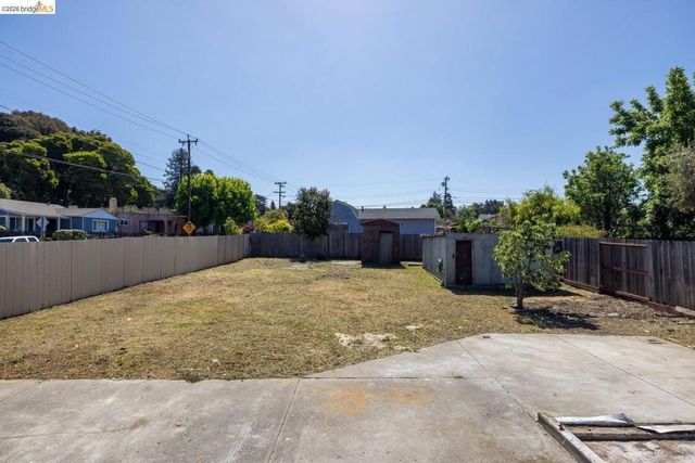 3986 Delmont Ave, Oakland, CA 94605