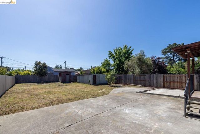 3986 Delmont Ave, Oakland, CA 94605