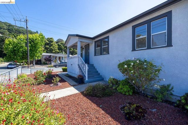 3986 Delmont Ave, Oakland, CA 94605