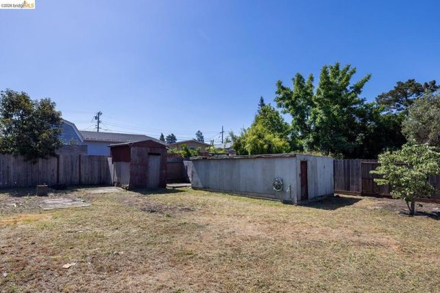 3986 Delmont Ave, Oakland, CA 94605