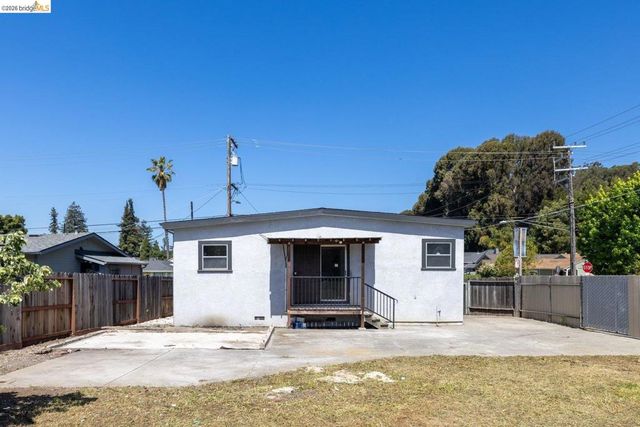 3986 Delmont Ave, Oakland, CA 94605