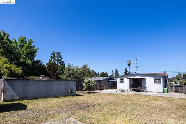 3986 Delmont Ave, Oakland, CA 94605