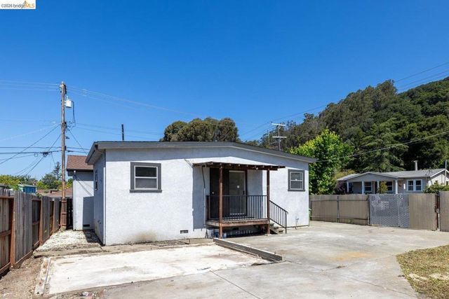 3986 Delmont Ave, Oakland, CA 94605