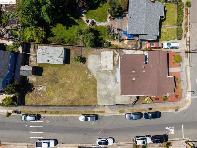3986 Delmont Ave, Oakland, CA 94605