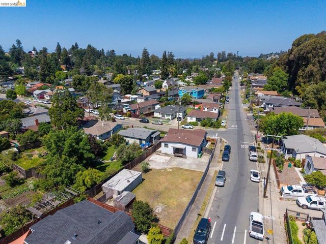3986 Delmont Ave, Oakland, CA 94605