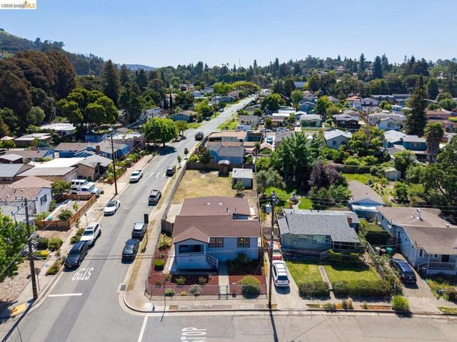 3986 Delmont Ave, Oakland, CA 94605