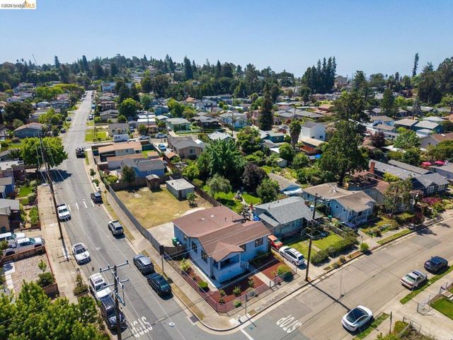 3986 Delmont Ave, Oakland, CA 94605
