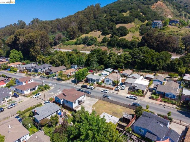 3986 Delmont Ave, Oakland, CA 94605