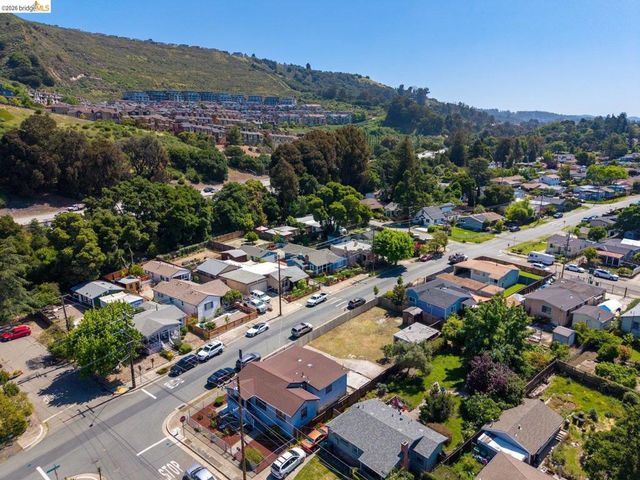 3986 Delmont Ave, Oakland, CA 94605