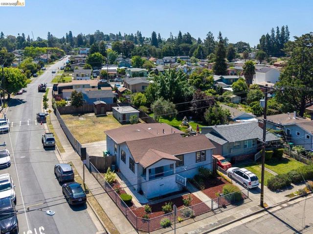 3986 Delmont Ave, Oakland, CA 94605