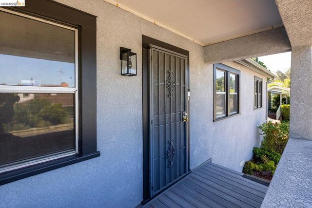 3986 Delmont Ave, Oakland, CA 94605