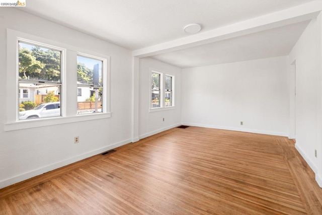 3986 Delmont Ave, Oakland, CA 94605