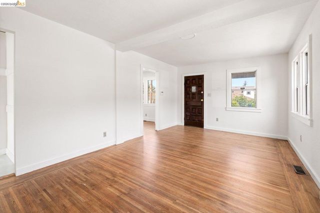 3986 Delmont Ave, Oakland, CA 94605