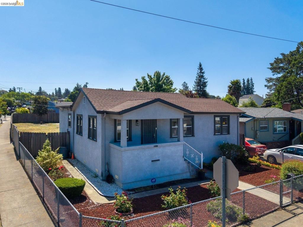 3986 Delmont Ave, Oakland, CA 94605
