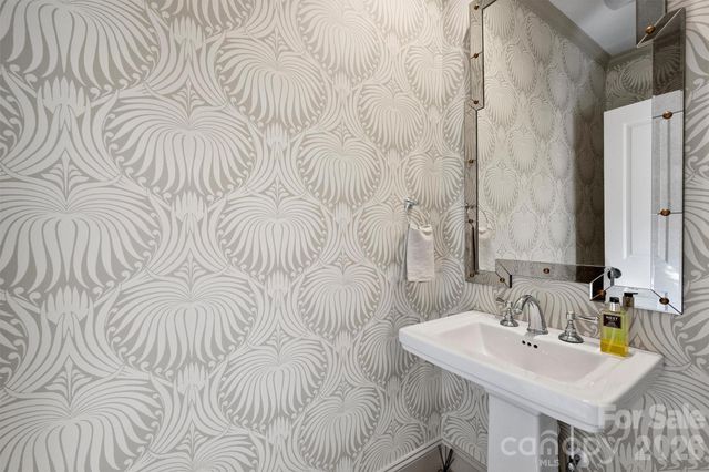 2034 Euclid Avenue, Charlotte, NC 28203